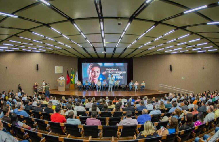 Em encontro de prefeitos, Bruno questiona falta de apoio e de recursos para o pagamento do piso da Enfermagem