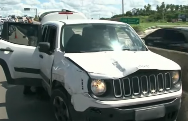 Acidente entre dois carros deixa duas pessoas feridas na BR-230 em JP