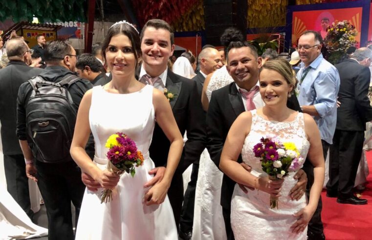 100 casais dizem “sim” no casamento coletivo, na Pirâmide do Parque do Povo