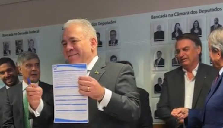 Com Bolsonaro, Queiroga se filia ao PL e Valdemar lança candidatura de ex-ministro em João Pessoa