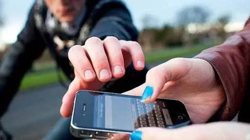 MÃO BOBA: delegacia do Parque do Povo registra 53 roubos de celulares nesta noite de quarta-feira em CG