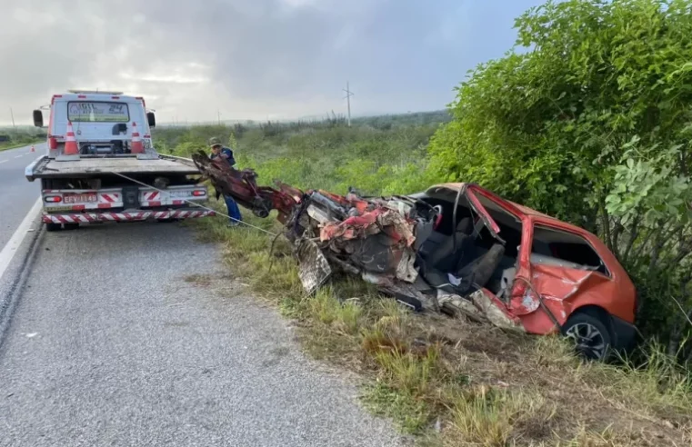 Acidente na BR-230 deixa carro destruído e uma pessoa ferida em Boa Vista/PB