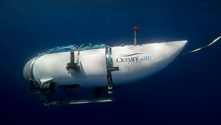 Submarino que levava turistas para ver o Titanic desaparece