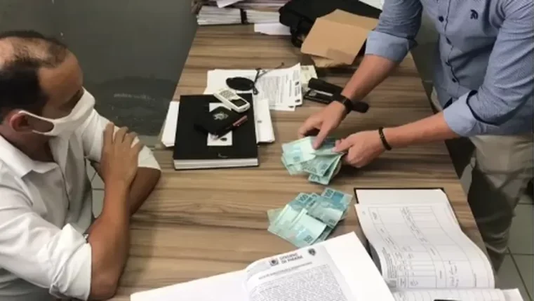 Delegada e escrivão são condenados a 4 anos de prisão pela cobrança de dinheiro para arquivamento de inquérito na PB