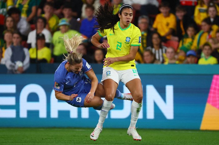 Brasil perde para a França por 2 a 1 e disputa vaga nas oitavas com a Jamaica