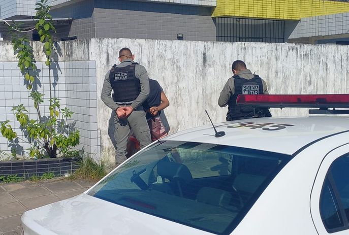PM prende homem condenado a 40 anos de prisão por roubo e tráfico em João Pessoa/PB