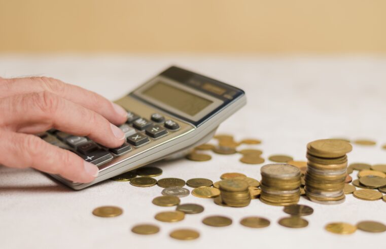 Governo propõe salário mínimo de R$ 1.421 em 2024
