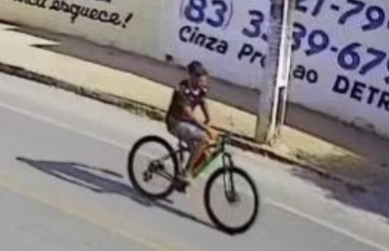 VÍDEO: suspeito rouba bicicleta de dentro de escola em Campina Grande/PB