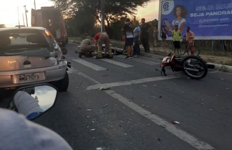 Acidente entre carro e moto é registrado em avenida de Campina Grande/PB