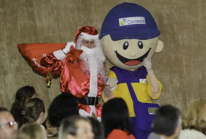 Papai Noel dos Correios abre adoção de cartas na sexta-feira (17)