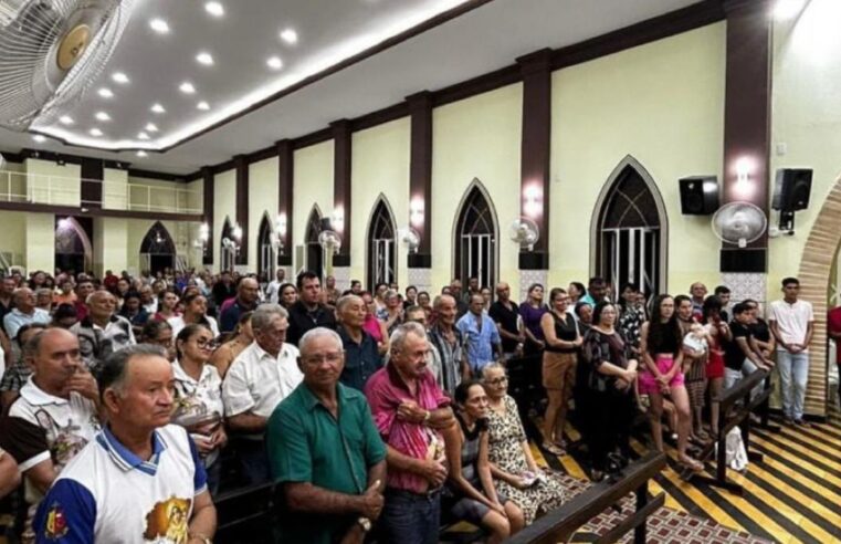 EMOÇÃO E AGRADECIMENTO: população de Juru lota igreja para celebrar vitória do ex-prefeito Luiz Galvão contra câncer