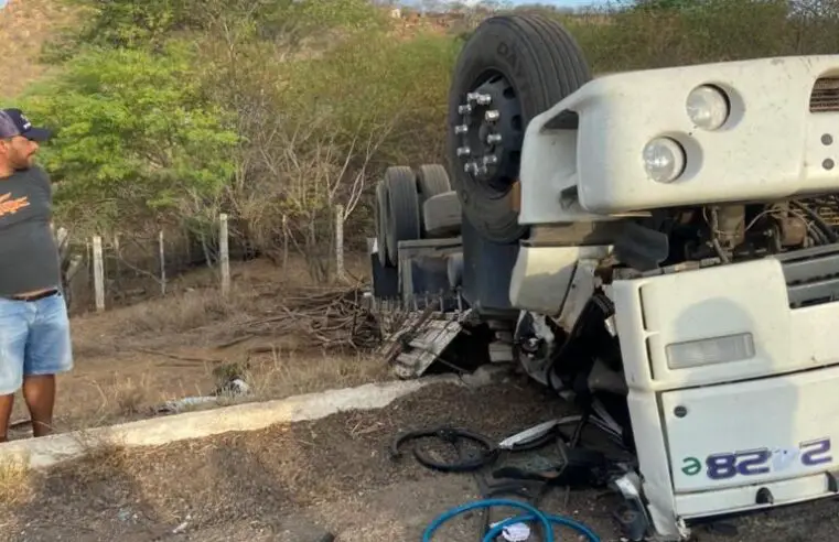 Homem morre após capotamento de caminhão na rodovia PB-196