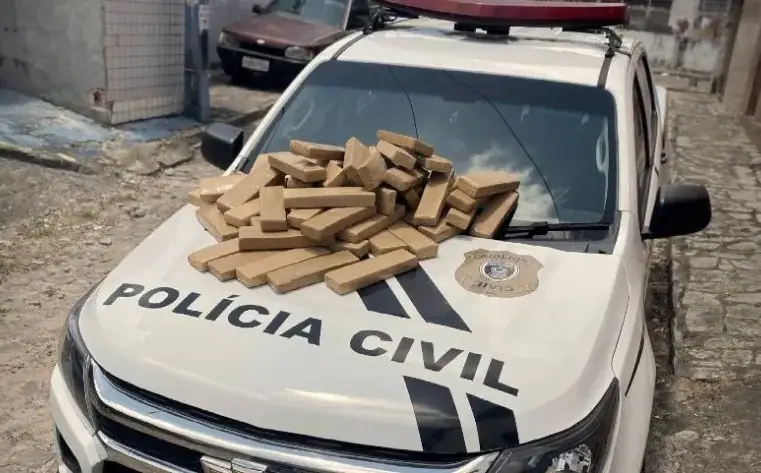 Polícia Civil encontra 60 tabletes de maconha dentro de matagal em João Pessoa/PB