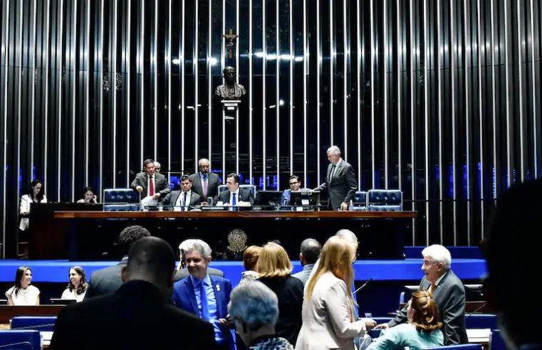 Senado adia discussão de projeto que reduz prazo de inelegibilidade de políticos