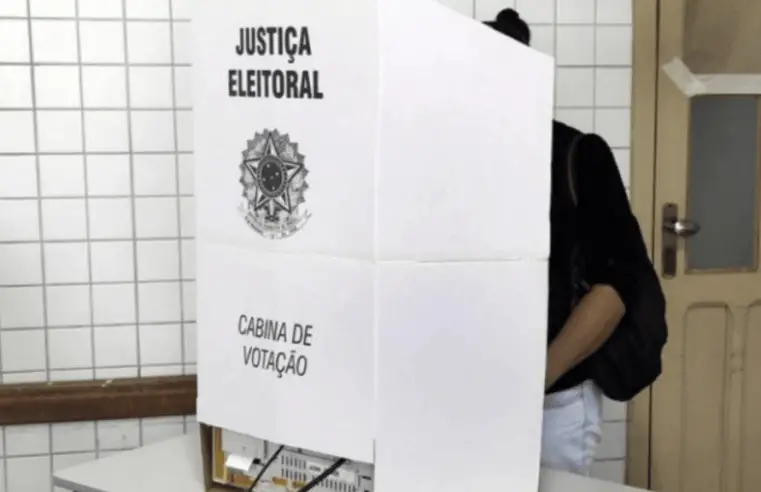 Dois eleitores são detidos após filmarem urna eletrônica durante votação em Campina Grande/PB