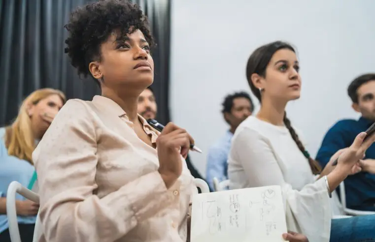 Mulheres performam melhor na liderança, indica pesquisa