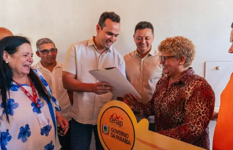 Governador em exercício entrega unidades habitacionais em Sumé e recebe Título de Cidadão de Zabelê