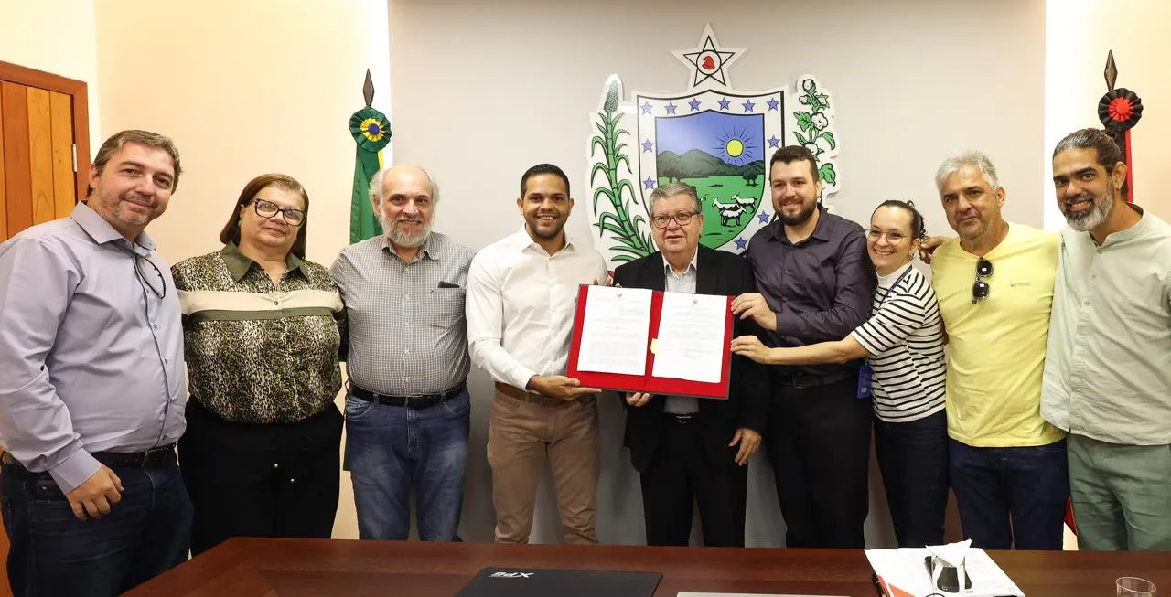 João Azevêdo Sanciona PCCRs da Orquestra Sinfônica e Jornalistas da Paraíba, Garantindo Valorização e Progressão Salarial