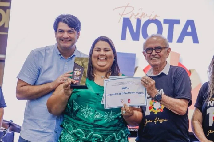 Prêmio Escola Nota 10: Cícero e Leo Celebram Reconhecimento e Investimento de R$ 22 Milhões para Profissionais da Educação em João Pessoa