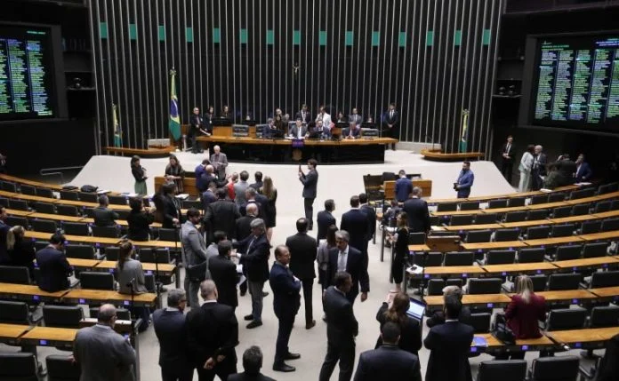 Congresso Nacional Aprova Orçamento de R$ 6,5 Trilhões para 2026 com Foco em Emendas e Salário Mínimo Atualizado
