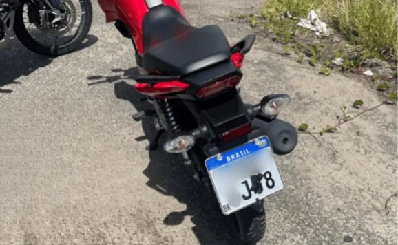 PRF flagra embriaguez ao volante e adulteração de placa com fita isolante em rodovias da Paraíba durante o Natal