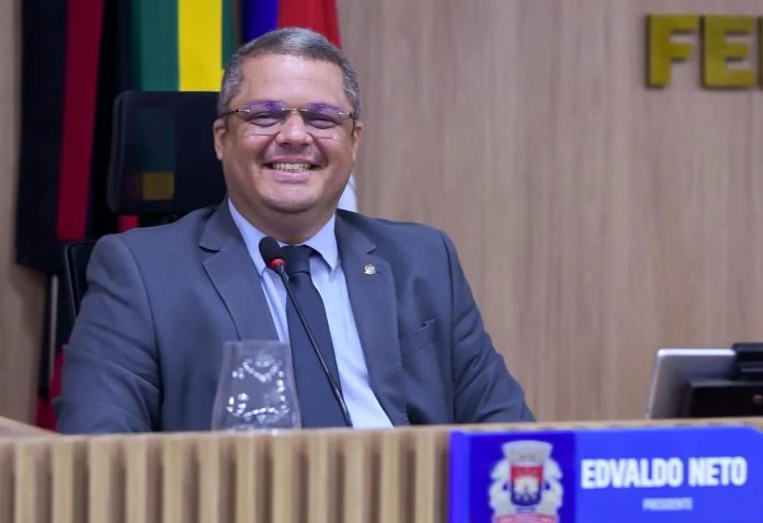 Salários de Dezembro Antecipados em Cabedelo: Prefeito Edvaldo Neto Impulsiona Economia Local Antes do Fim de 2025