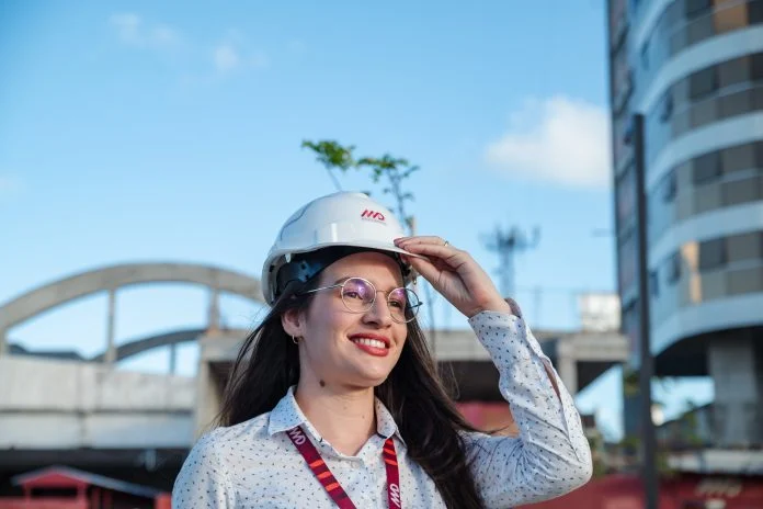 Moura Dubeux Celebra Dias do Engenheiro, Pedreiro e Arquiteto e Revela Ascensão Feminina na Construção Civil