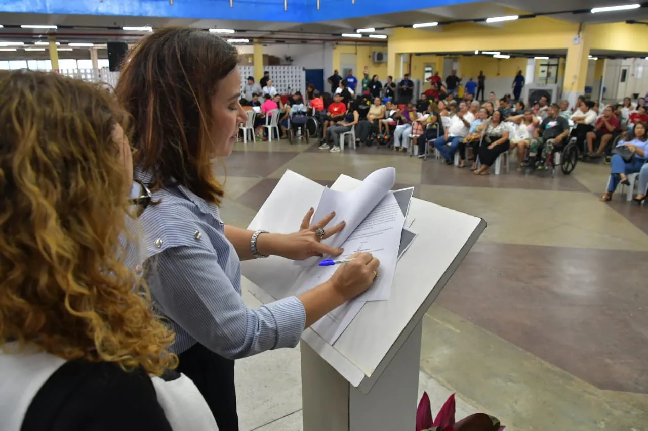 Ônibus Adaptado e Adutora: Governo da Paraíba Amplia Mobilidade e Combate Crise Hídrica no Estado