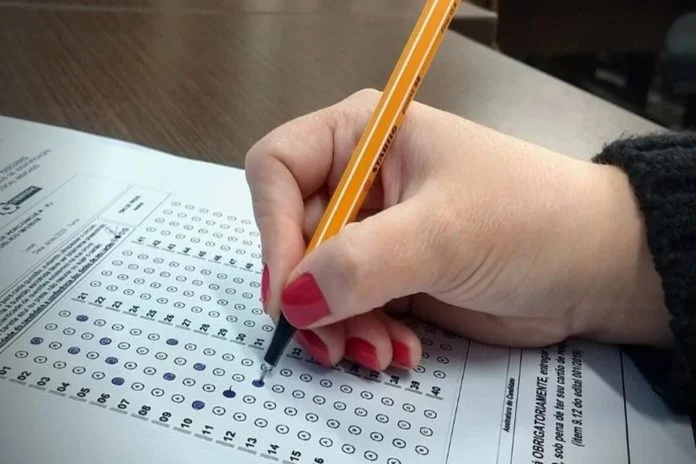 Prefeitura de Cajazeiras abre 75 vagas com salários de até R$ 4 mil em novo concurso público; veja cargos e datas