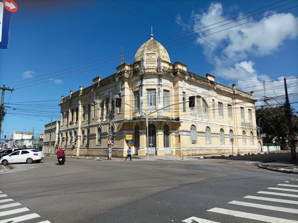 Incêndio Deixa Marcas em Prédio Histórico da Academia de Comércio em João Pessoa; Vistoria T&eacute;cnica Definir&aacute; Danos