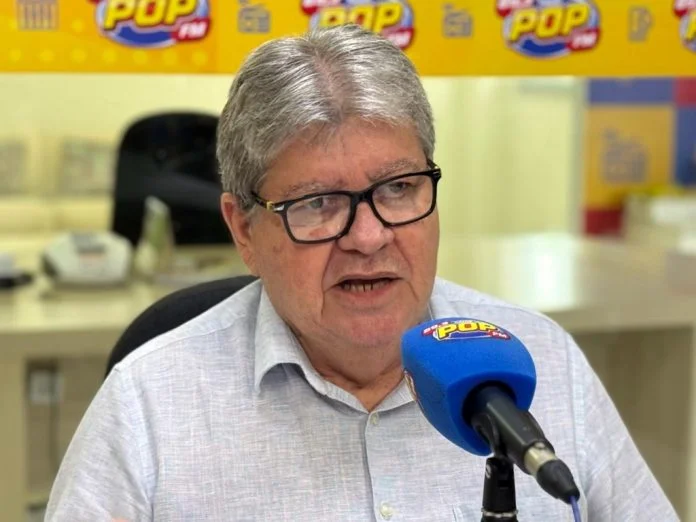 Concurso Educação PB: João Azevêdo define prazo para convocação de aprovados e salários de até R$ 6.944,09