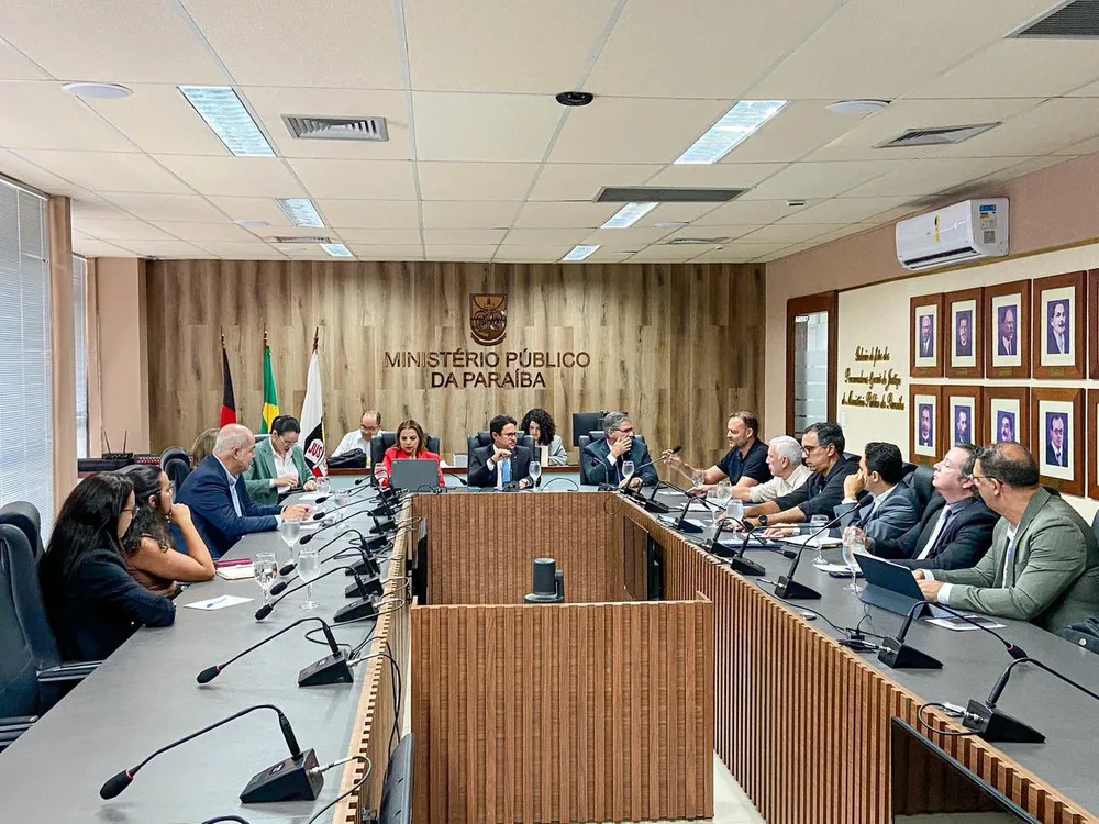 Sudema e MPPB unem forças em campanha contra esgoto em praias do litoral paraibano, prometendo fiscalização rigorosa e punições