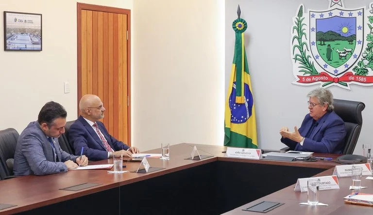 João Azevêdo e Embaixador da Índia Selam Parcerias Estratégicas em Educação e Tecnologia para Impulsionar o Futuro da Paraíba