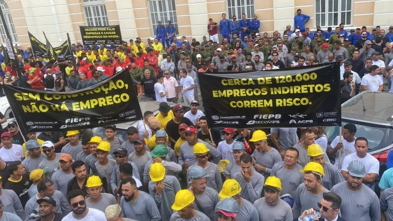 Trabalhadores da Construção Civil em João Pessoa Protestam: Suspensão da LUOS Ameaça 120 Mil Empregos e Renda