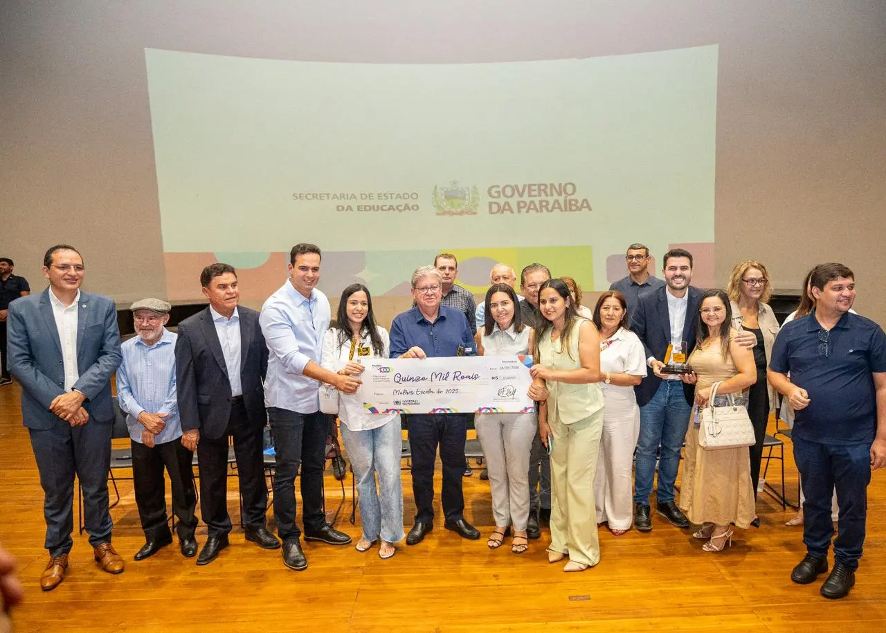 Evasão escolar cai drasticamente na Paraíba em 2025 com Passe Livre Estudantil: 2,1% de abandono no Ensino Médio é recorde