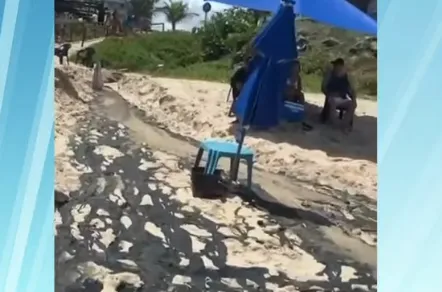 Esgoto Invade Praia do Bessa em João Pessoa: Banhistas Flagraram Novo Despejo Irregular e Reclamações se Intensificam