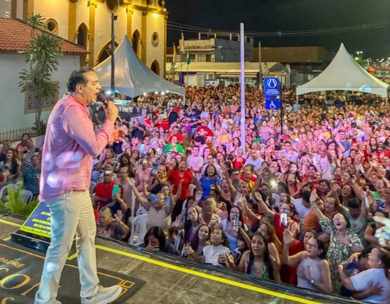 Padre Nílson Nunes Encanta Multidão em Bayeux: Festa de São Sebastião com Fé e Louvor
