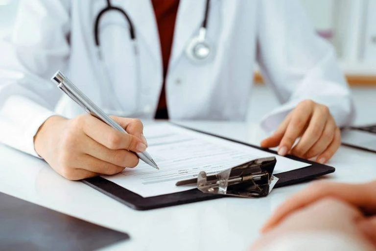 Piora na Medicina: Paraíba Lidera Ranking Negativo do Nordeste em Cursos Privados de Medicina, Dados do Enamed Revelam Alerta
