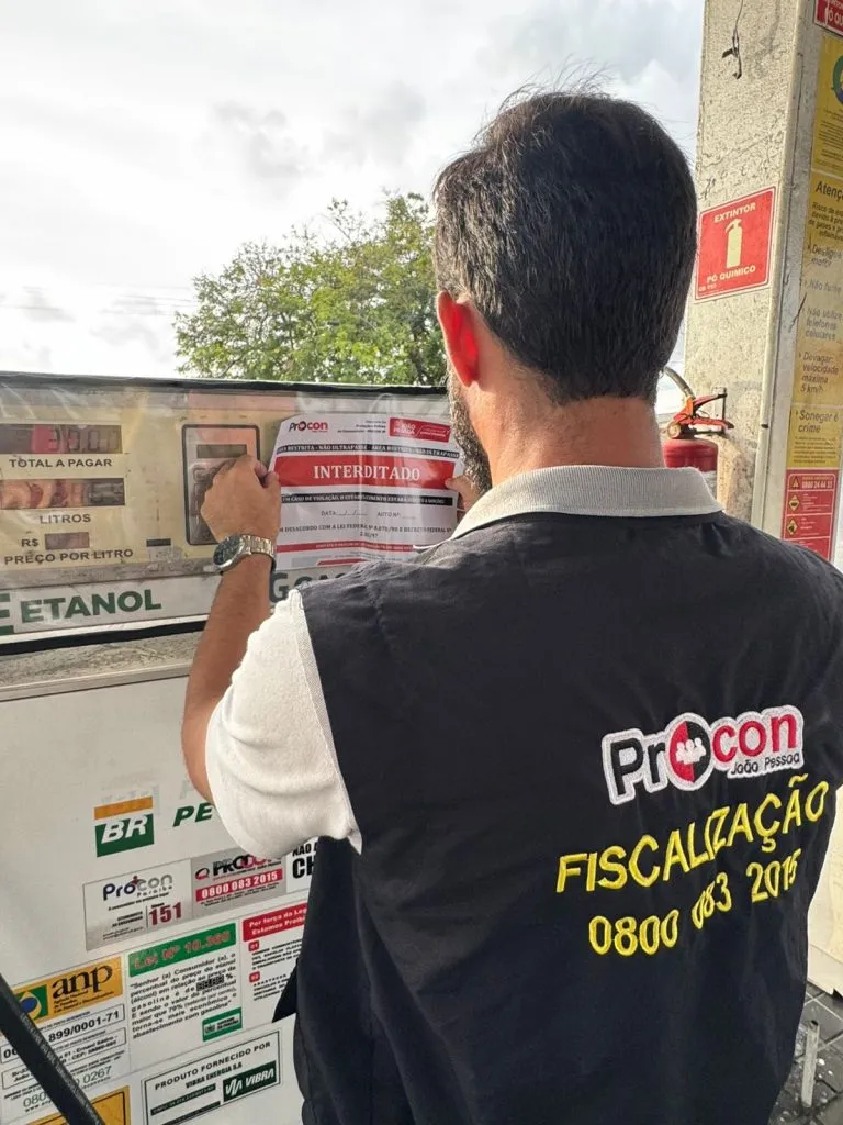 Posto de Gasolina em João Pessoa: Bomba Interditada por Irregularidade na Vazão Após Denúncia de Consumidor