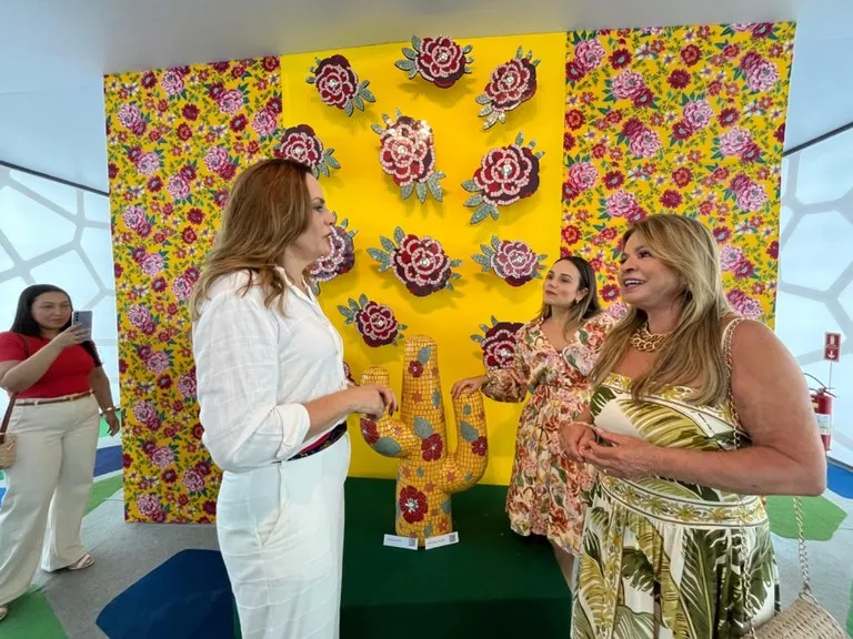 Primeira-Dama Ana Lins e Presidente da Aemp Celebram Sucesso do Salão do Artesanato Paraibano: Cultura e Renda em Destaque