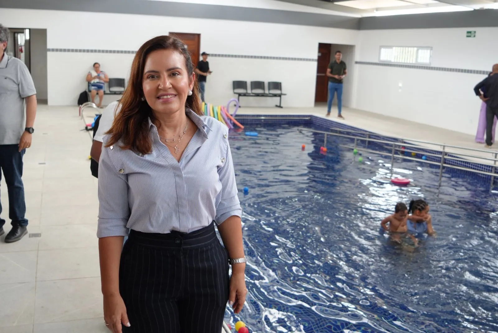 Pollyanna Werton celebra nova piscina terapêutica da Apae em Campina Grande, impulsionando inclusão e reabilitação