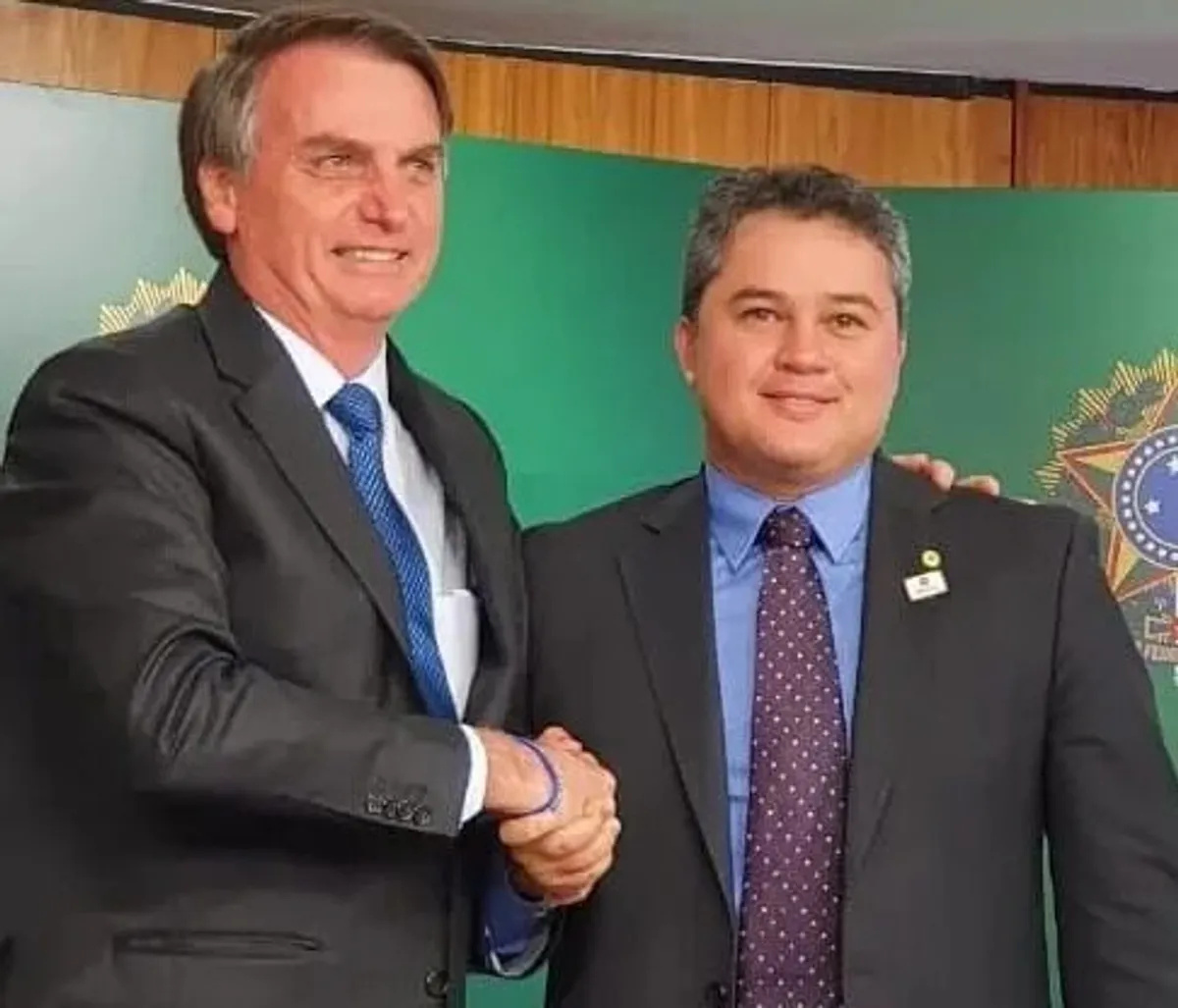 Efraim Filho agradece convite de Bolsonaro, mas diz que decisão partidária depende da federação