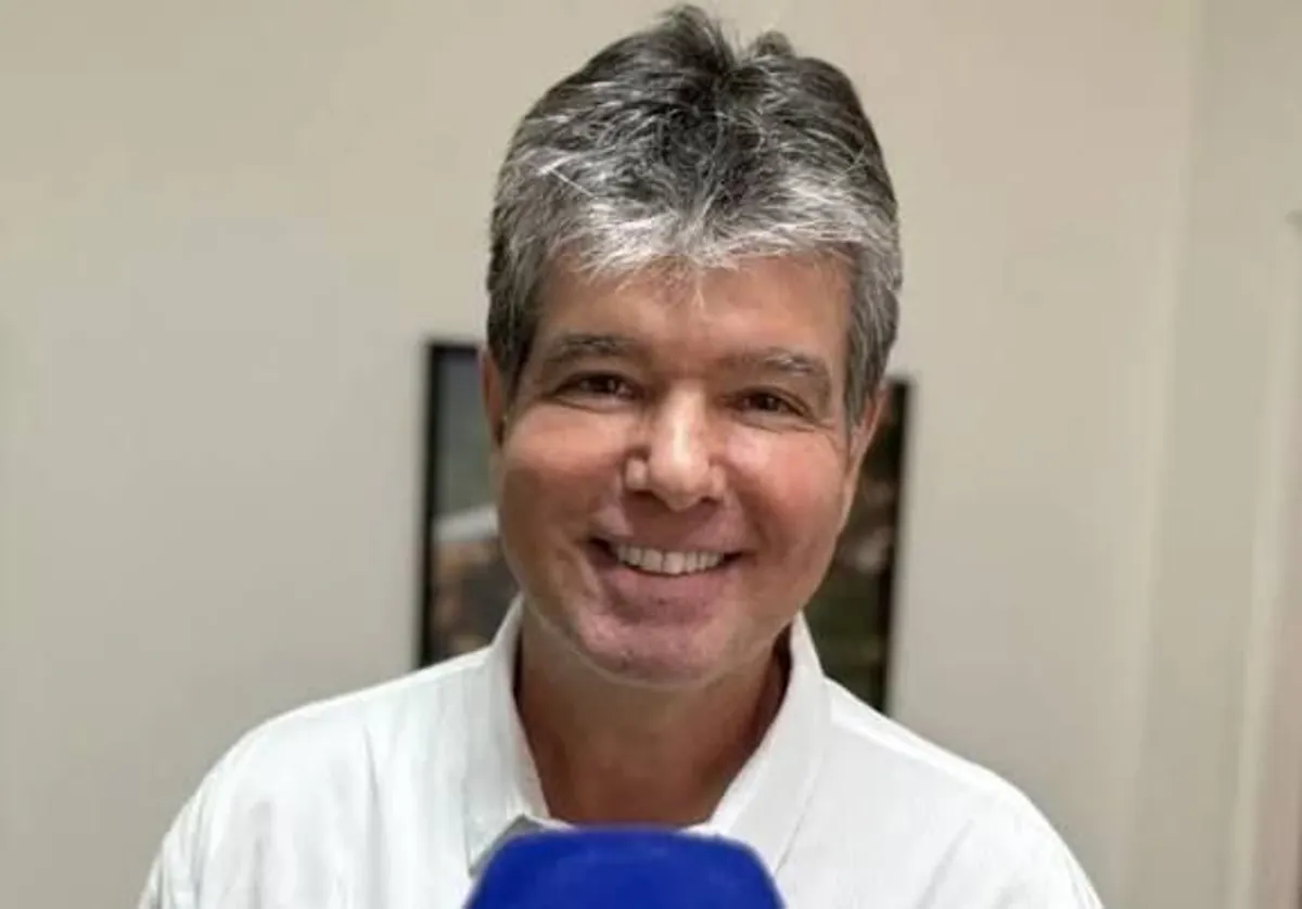 Jornalista revela possível aliança surpreendente do deputado Ruy Carneiro com Lucas Ribeiro, acendendo debate político
