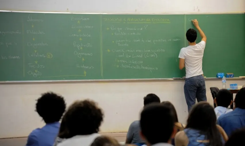 Professores da Educação Básica Podem Ter Jornada Reduzida para 30 Horas Semanais em Proposta na Câmara