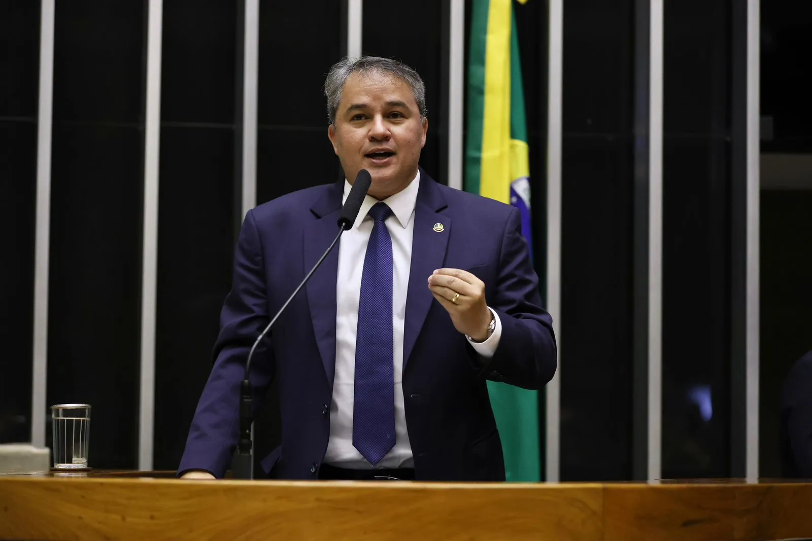 Efraim Filho assume comando da campanha de bolsonarista em Cabedelo e lança convite para vice em chapa estadual