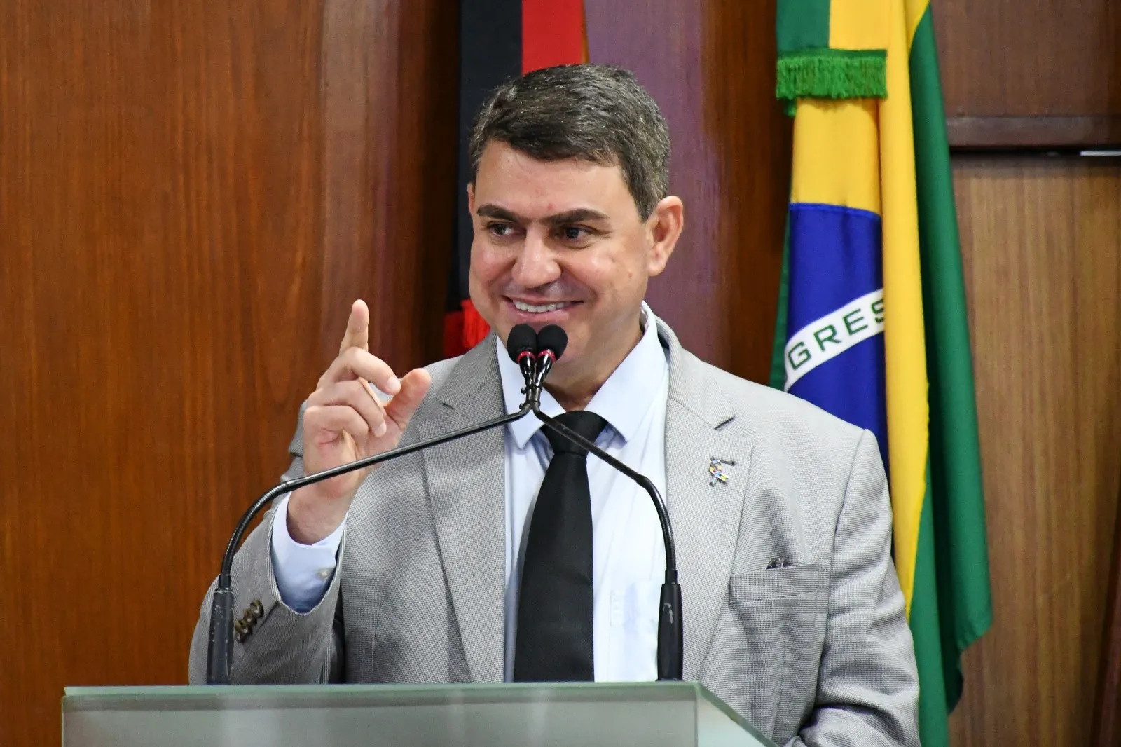 Dinho Dowsley Abre Diálogo para Senado em 2026, Sinaliza Flexibilidade e Desafia Veneziano: “Estou Aberto”