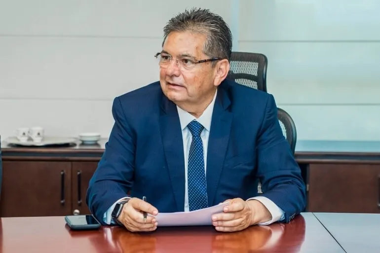 Galdino anuncia recurso contra proibição de “sob a proteção de Deus” e Bíblia na ALPB; entenda a polêmica