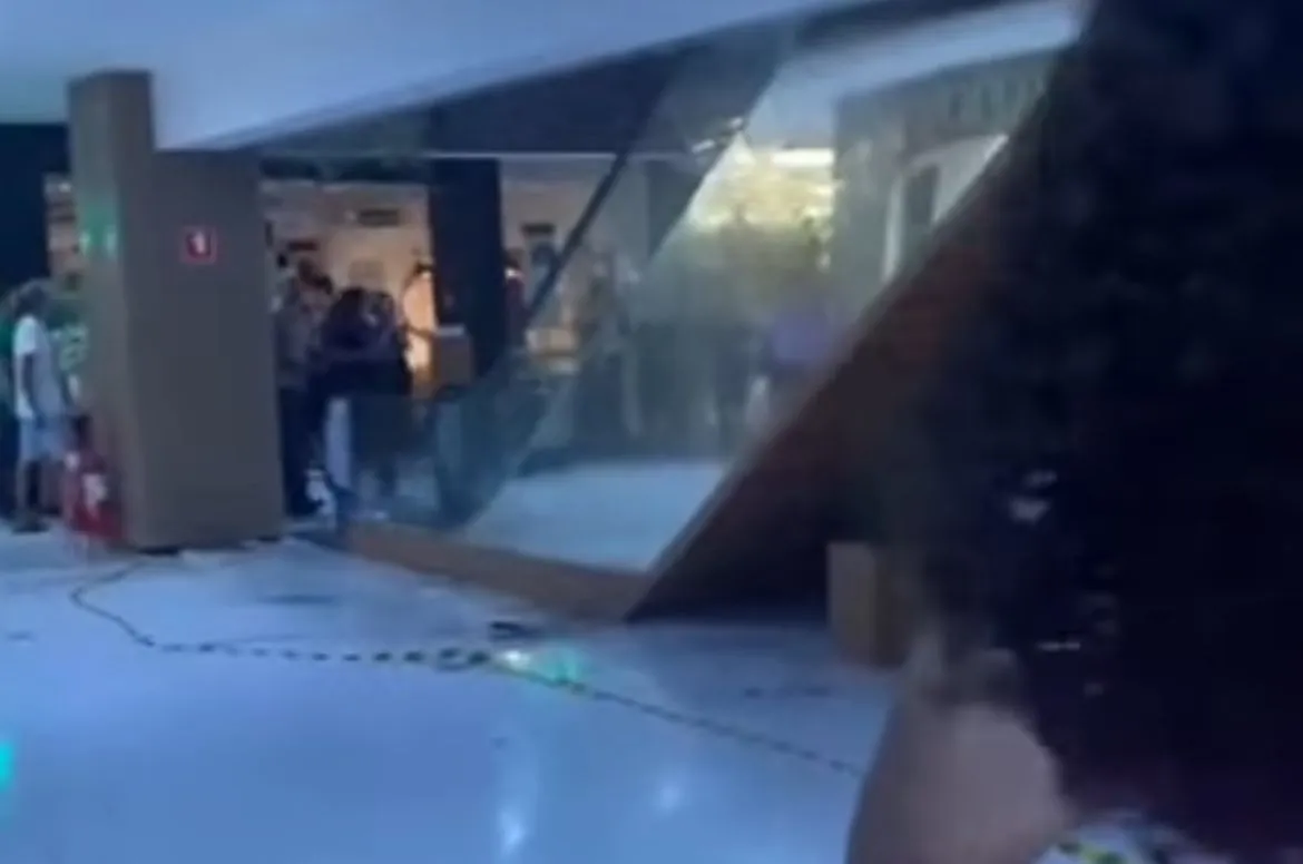 Chuva Forte Causa Pânico: Teto do Manaíra Shopping Desaba em João Pessoa e Alaga Ruas, Críticas à Gestão da Cidade