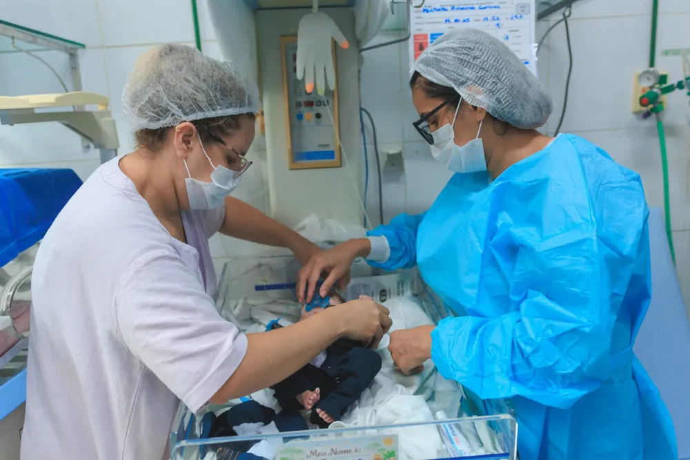 Milagre na UTI Neonatal: Bebê que Nasceu com 28 Semanas e 1,193kg Recebe Alta Após 4 Meses de Luta no Hospital Edson Ramalho