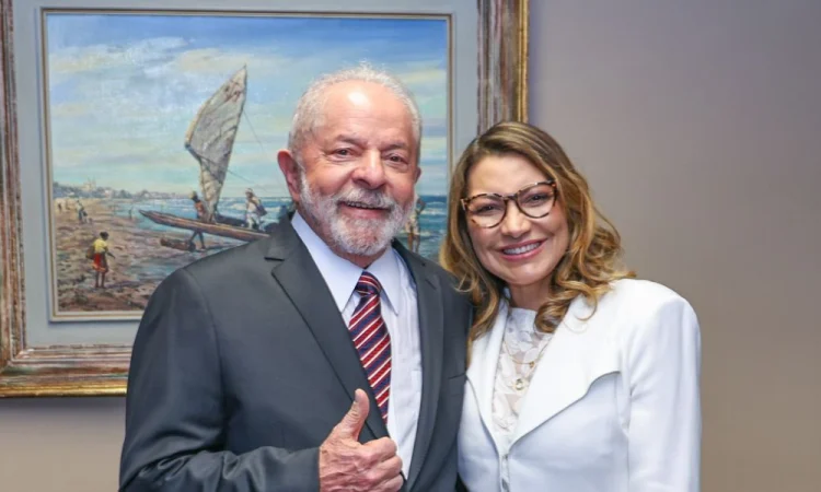 Lula comete gafe e chama Janja de Marisa em evento público; a primeira-dama reage